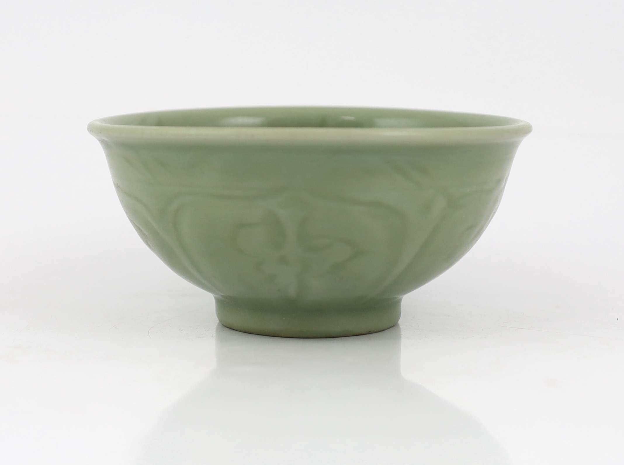 A Chinese Longquan celadon bowl, Yuan Dynasty